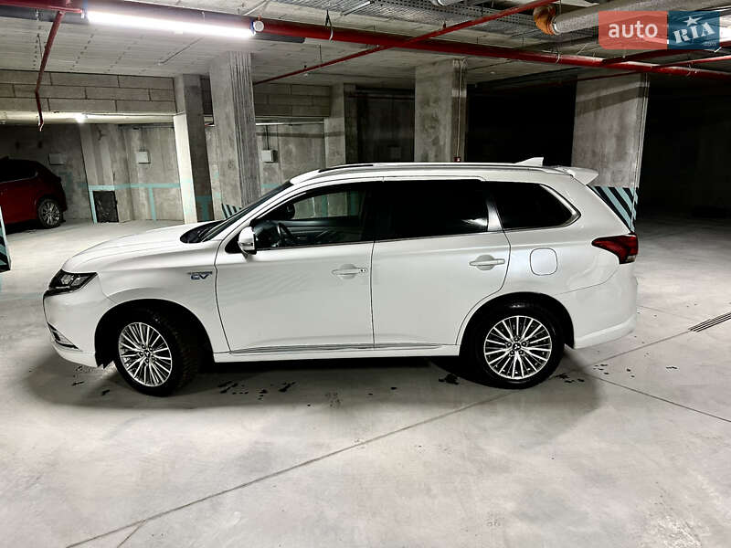 Внедорожник / Кроссовер Mitsubishi Outlander 2019 в Львове
