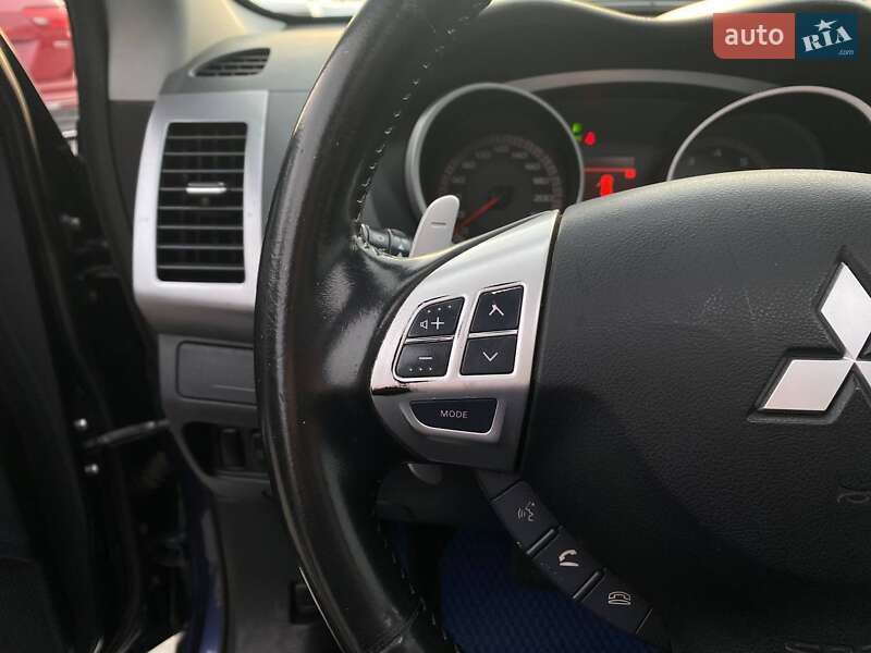 Внедорожник / Кроссовер Mitsubishi Outlander 2008 в Киеве