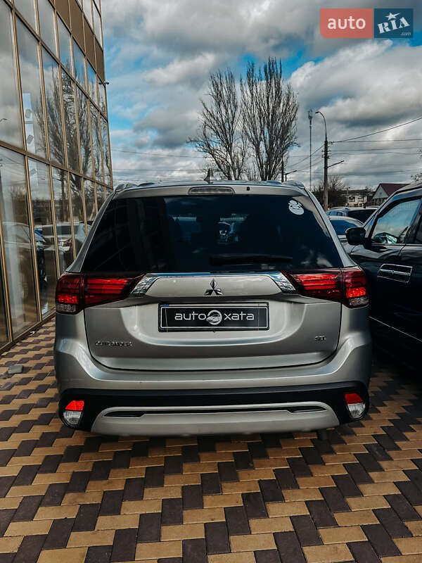 Позашляховик / Кросовер Mitsubishi Outlander 2020 в Миколаєві