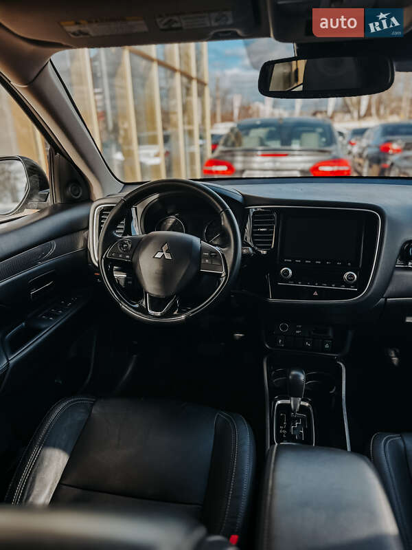 Позашляховик / Кросовер Mitsubishi Outlander 2020 в Миколаєві