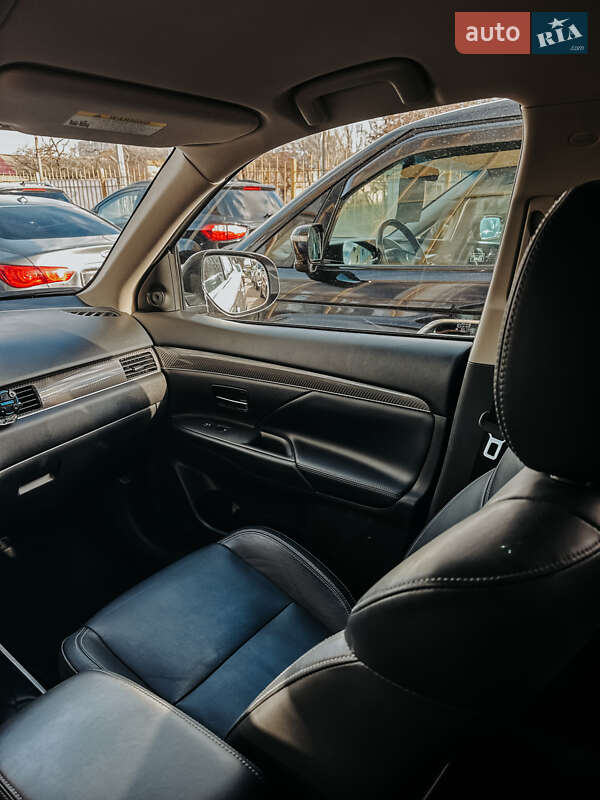 Позашляховик / Кросовер Mitsubishi Outlander 2020 в Миколаєві