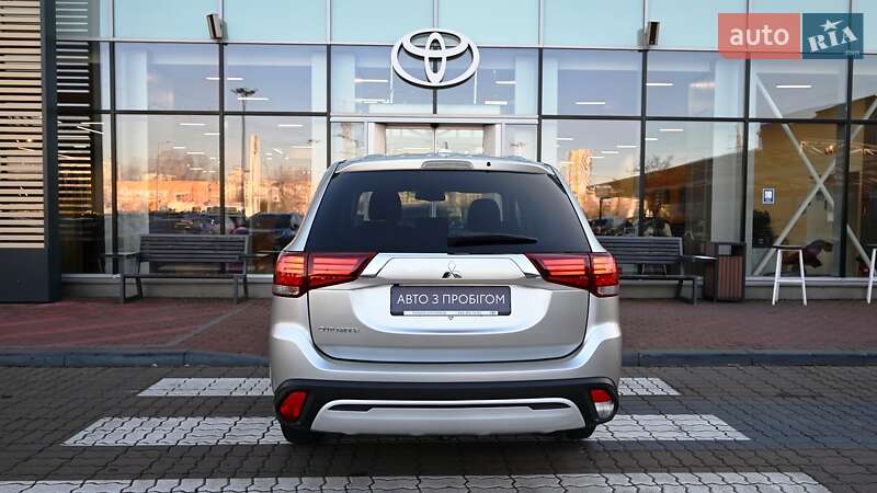 Позашляховик / Кросовер Mitsubishi Outlander 2019 в Києві