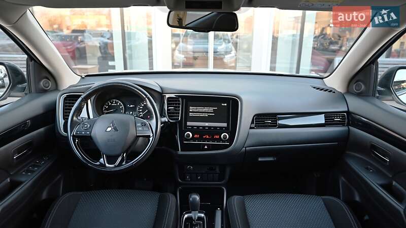 Позашляховик / Кросовер Mitsubishi Outlander 2019 в Києві