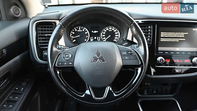 Позашляховик / Кросовер Mitsubishi Outlander 2019 в Києві