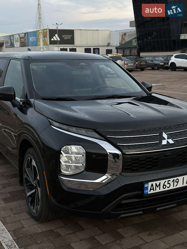 Внедорожник / Кроссовер Mitsubishi Outlander 2022 в Житомире
