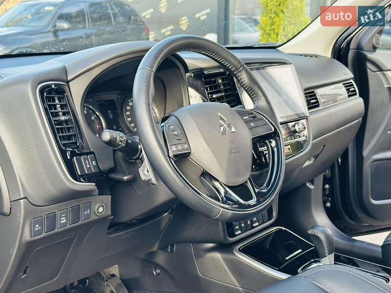 Внедорожник / Кроссовер Mitsubishi Outlander 2023 в Харькове