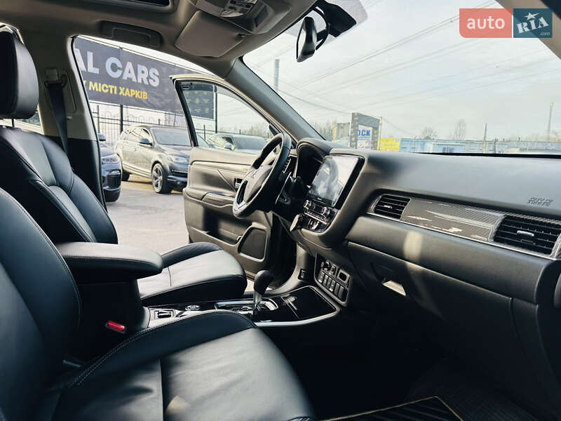 Внедорожник / Кроссовер Mitsubishi Outlander 2023 в Харькове