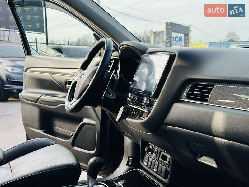 Внедорожник / Кроссовер Mitsubishi Outlander 2023 в Харькове