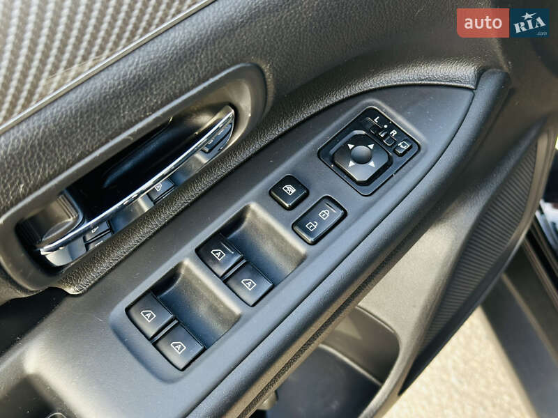 Внедорожник / Кроссовер Mitsubishi Outlander 2023 в Харькове