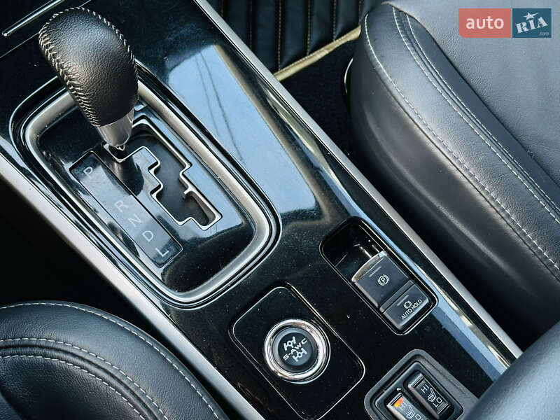 Внедорожник / Кроссовер Mitsubishi Outlander 2023 в Харькове