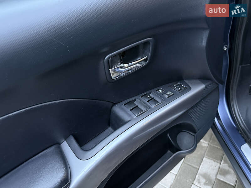 Позашляховик / Кросовер Mitsubishi Outlander 2007 в Кременці