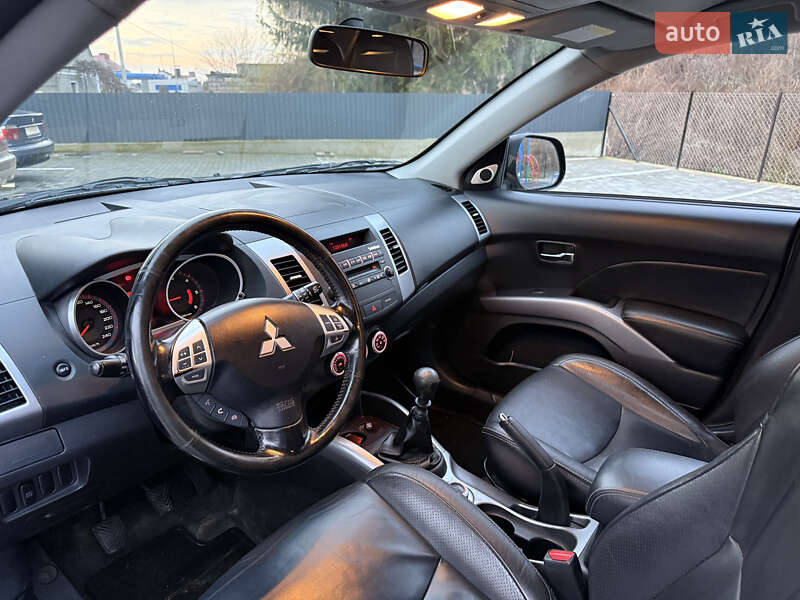 Позашляховик / Кросовер Mitsubishi Outlander 2007 в Кременці