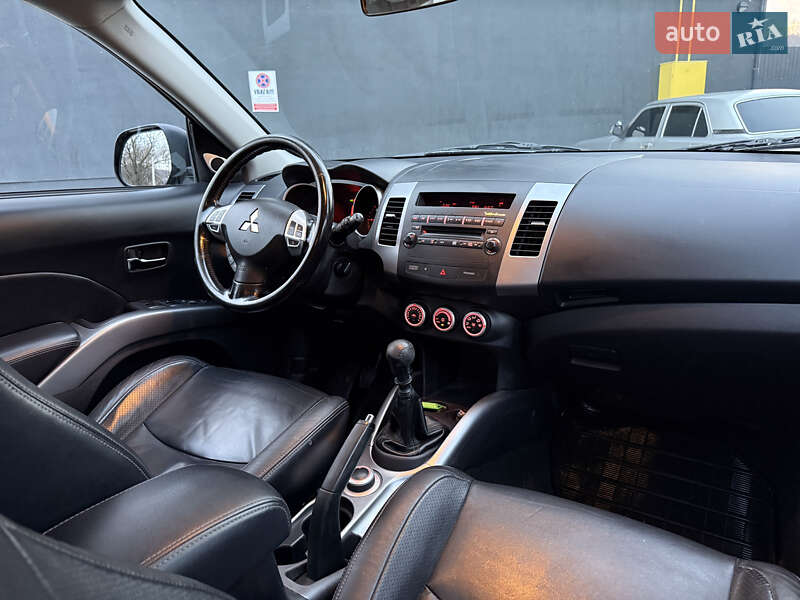 Позашляховик / Кросовер Mitsubishi Outlander 2007 в Кременці