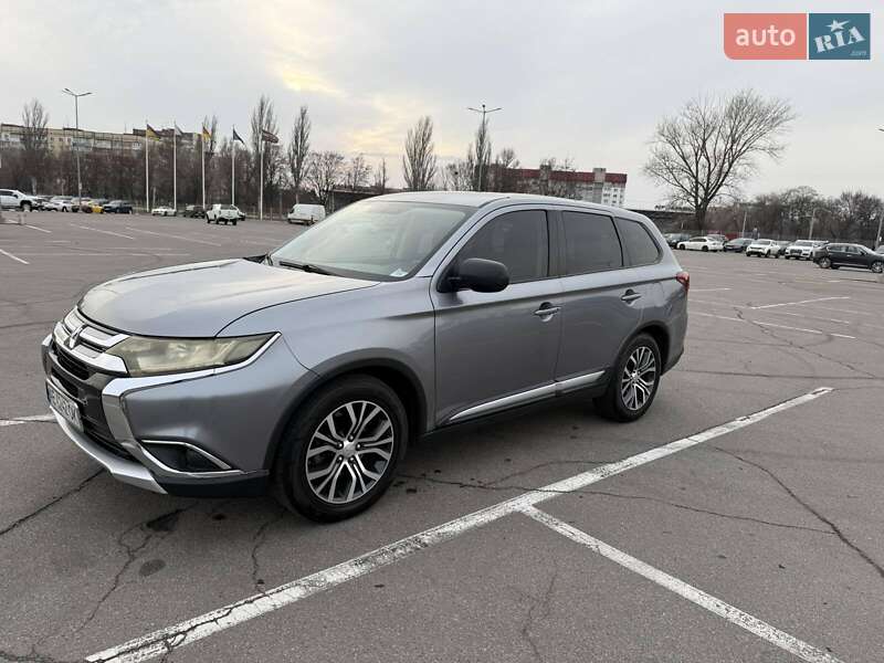 Позашляховик / Кросовер Mitsubishi Outlander 2016 в Дніпрі фото Позашляховик / Кросовер Mitsubishi Outlander 2016 в Дніпрі