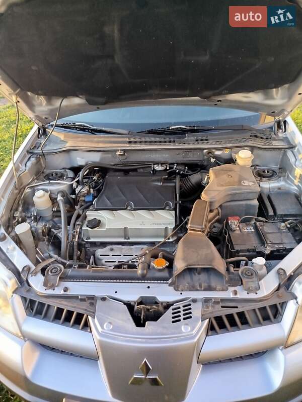 Внедорожник / Кроссовер Mitsubishi Outlander 2005 в Ивано-Франковске