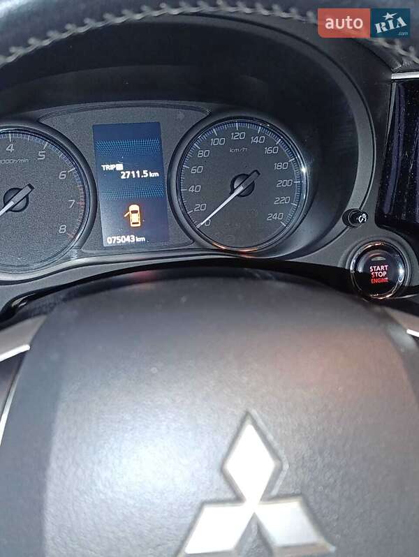 Позашляховик / Кросовер Mitsubishi Outlander 2013 в Ужгороді фото 4 Позашляховик / Кросовер Mitsubishi Outlander 2013 в Ужгороді