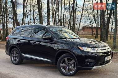 Внедорожник / Кроссовер Mitsubishi Outlander 2016 в Ахтырке