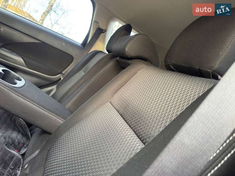 Внедорожник / Кроссовер Mitsubishi Outlander 2016 в Ахтырке фото 32 Внедорожник / Кроссовер Mitsubishi Outlander 2016 в Ахтырке