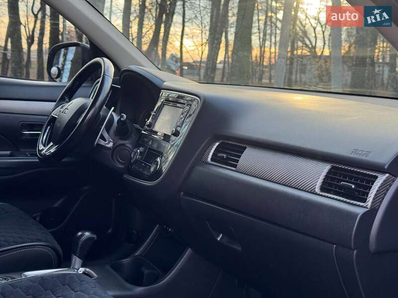 Внедорожник / Кроссовер Mitsubishi Outlander 2016 в Ахтырке фото 37 Внедорожник / Кроссовер Mitsubishi Outlander 2016 в Ахтырке
