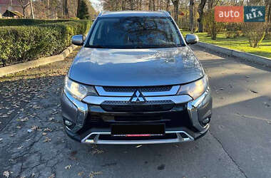 Внедорожник / Кроссовер Mitsubishi Outlander 2020 в Киеве