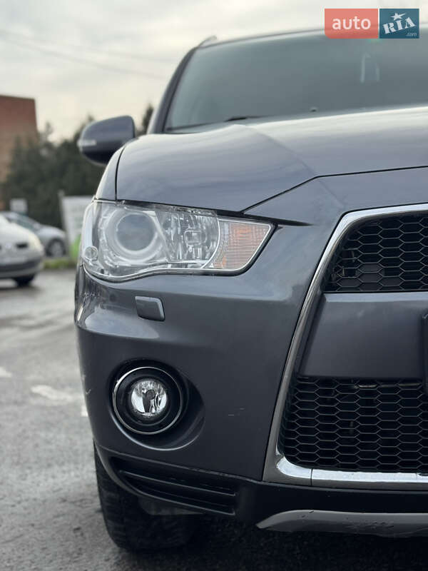 Позашляховик / Кросовер Mitsubishi Outlander 2011 в Дубні