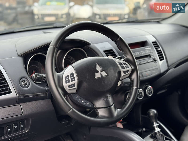 Позашляховик / Кросовер Mitsubishi Outlander 2011 в Дубні