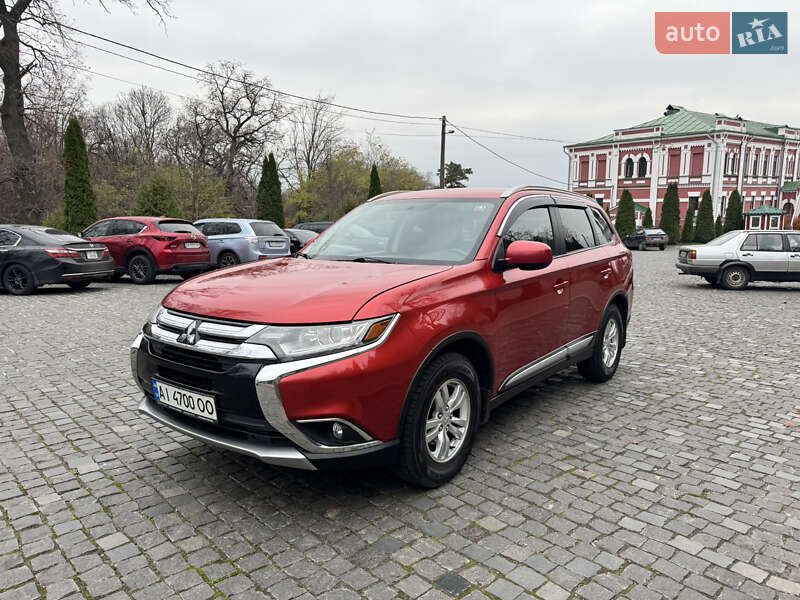 Внедорожник / Кроссовер Mitsubishi Outlander 2016 в Киеве