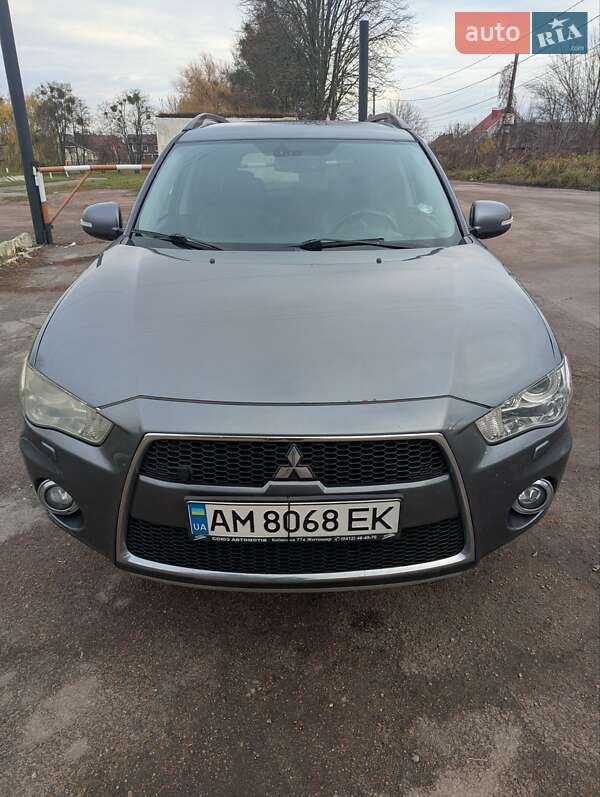 Позашляховик / Кросовер Mitsubishi Outlander 2011 в Житомирі