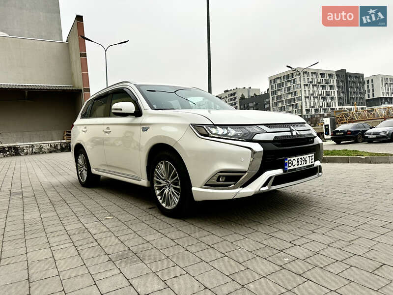 Позашляховик / Кросовер Mitsubishi Outlander 2019 в Львові