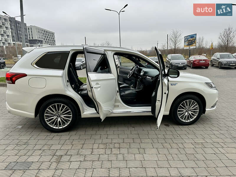 Позашляховик / Кросовер Mitsubishi Outlander 2019 в Львові