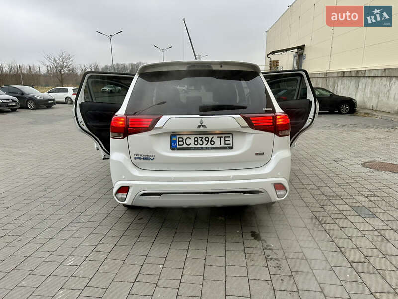 Позашляховик / Кросовер Mitsubishi Outlander 2019 в Львові