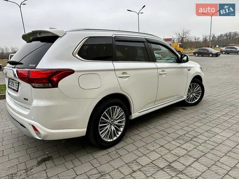 Позашляховик / Кросовер Mitsubishi Outlander 2019 в Львові