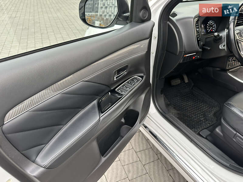 Позашляховик / Кросовер Mitsubishi Outlander 2019 в Львові