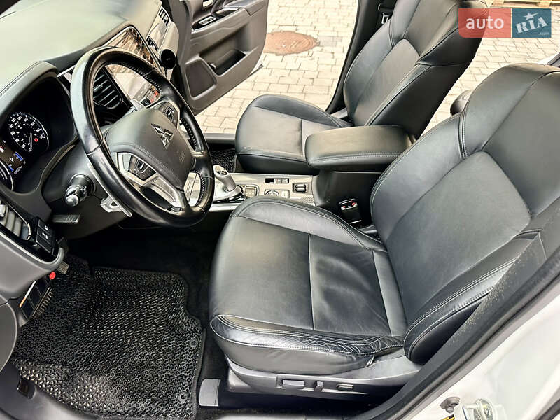 Позашляховик / Кросовер Mitsubishi Outlander 2019 в Львові