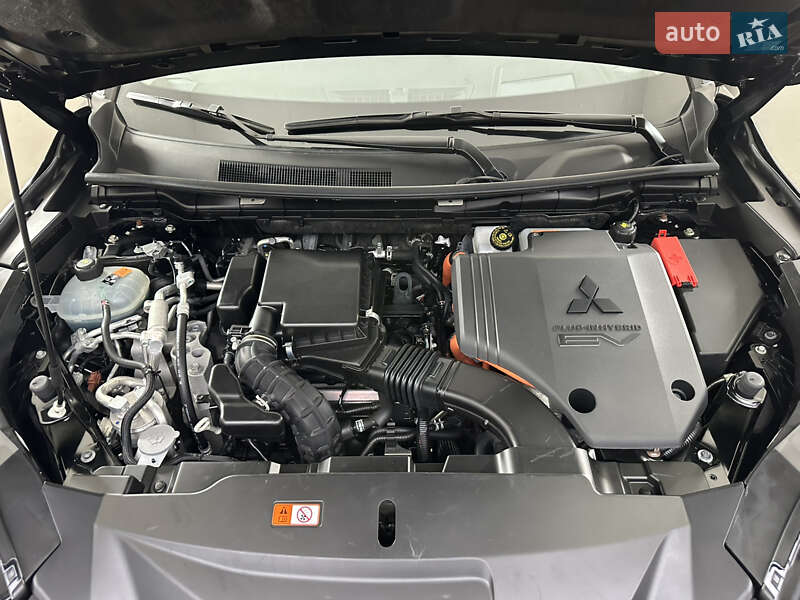 Позашляховик / Кросовер Mitsubishi Outlander 2024 в Львові