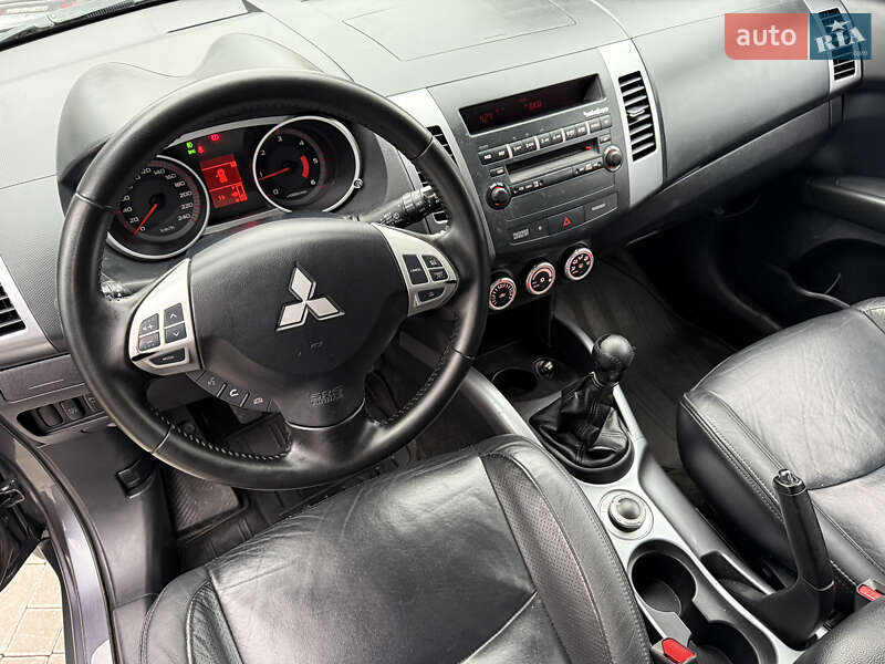 Внедорожник / Кроссовер Mitsubishi Outlander 2008 в Кременце