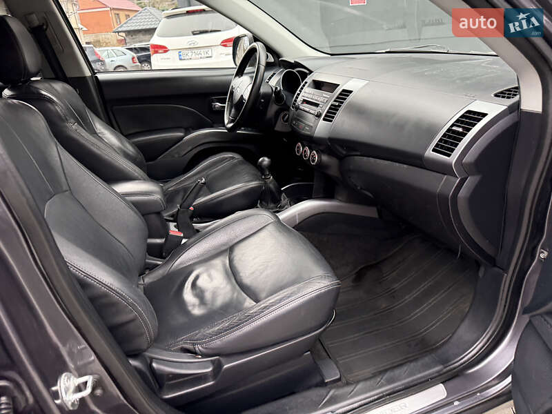 Внедорожник / Кроссовер Mitsubishi Outlander 2008 в Кременце