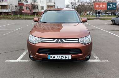 Внедорожник / Кроссовер Mitsubishi Outlander 2013 в Киеве
