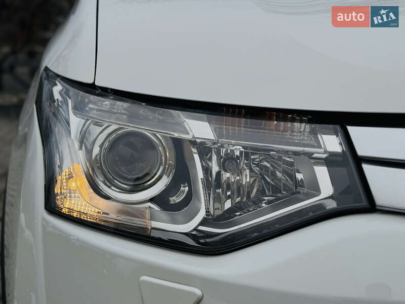 Позашляховик / Кросовер Mitsubishi Outlander 2015 в Дрогобичі