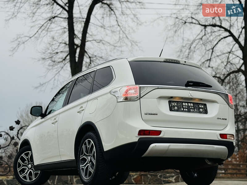 Позашляховик / Кросовер Mitsubishi Outlander 2015 в Дрогобичі