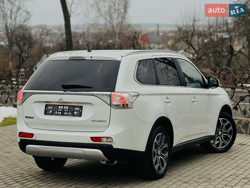 Позашляховик / Кросовер Mitsubishi Outlander 2015 в Дрогобичі