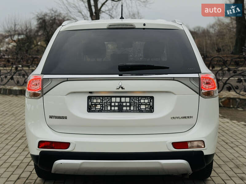 Позашляховик / Кросовер Mitsubishi Outlander 2015 в Дрогобичі