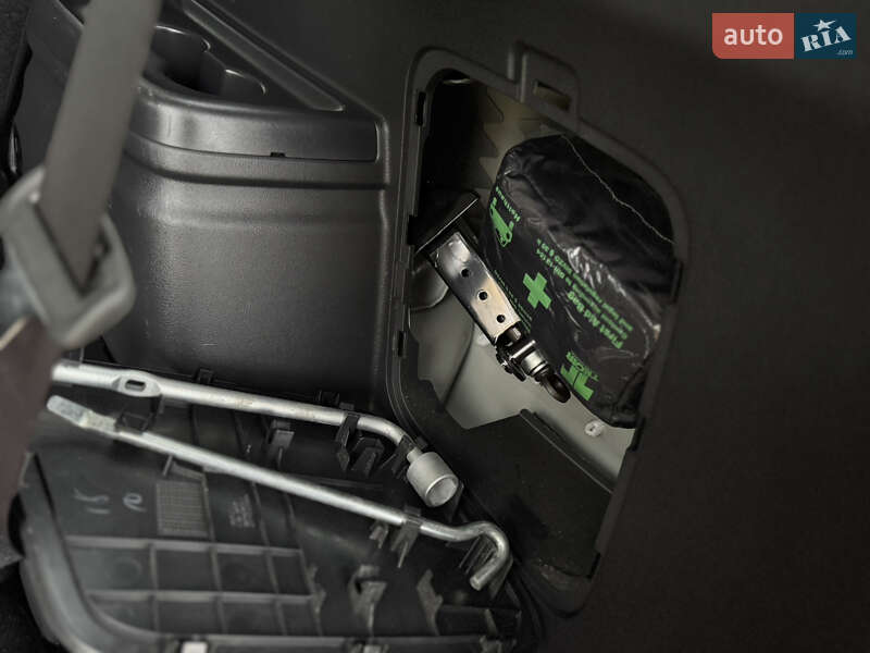 Позашляховик / Кросовер Mitsubishi Outlander 2015 в Дрогобичі