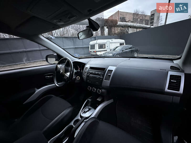 Позашляховик / Кросовер Mitsubishi Outlander 2009 в Ніжині