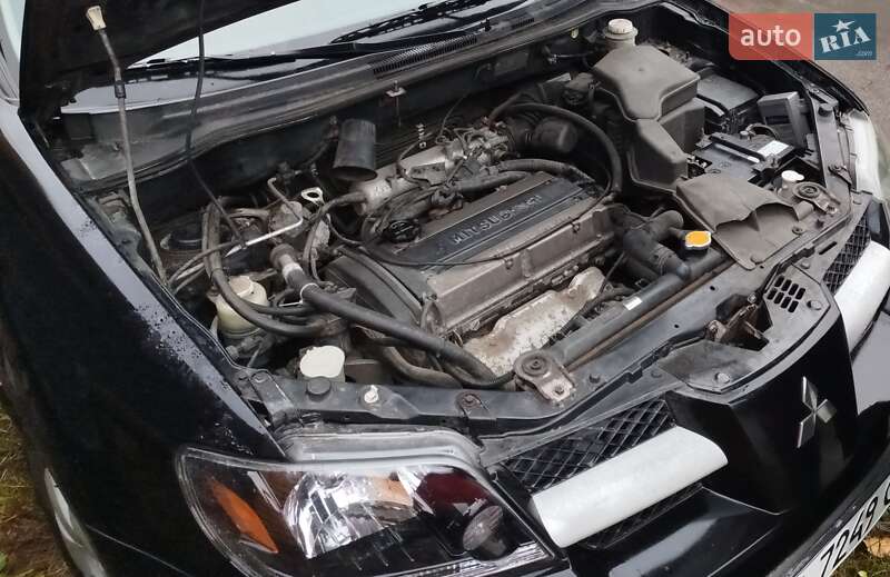 Позашляховик / Кросовер Mitsubishi Outlander 2003 в Києві