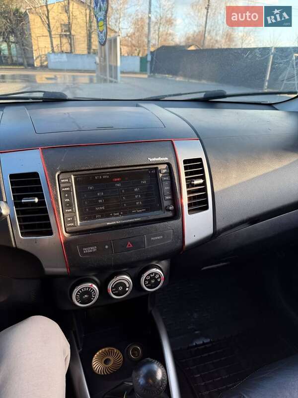 Позашляховик / Кросовер Mitsubishi Outlander 2008 в Березані