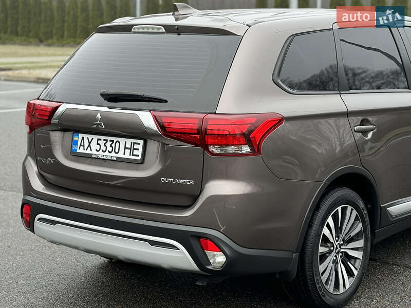 Позашляховик / Кросовер Mitsubishi Outlander 2018 в Харкові фото 32 Позашляховик / Кросовер Mitsubishi Outlander 2018 в Харкові