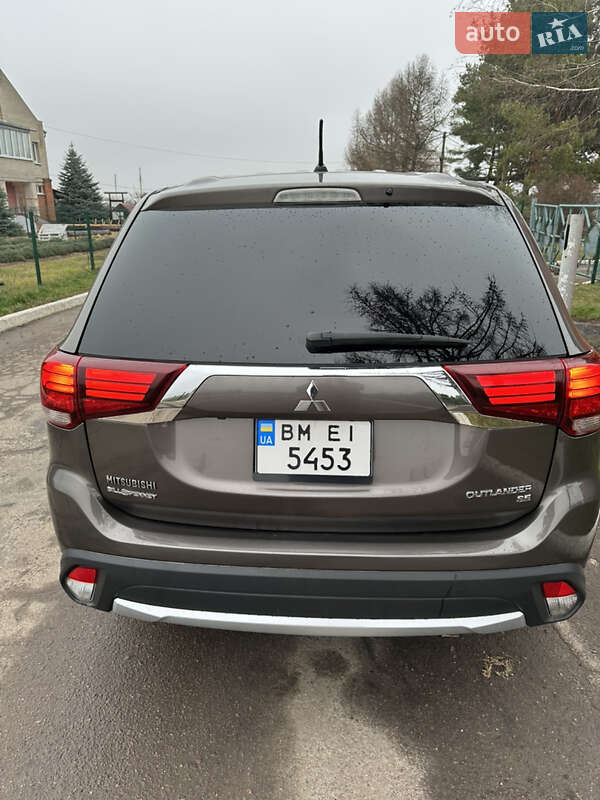 Внедорожник / Кроссовер Mitsubishi Outlander 2015 в Сумах фото 11 Внедорожник / Кроссовер Mitsubishi Outlander 2015 в Сумах