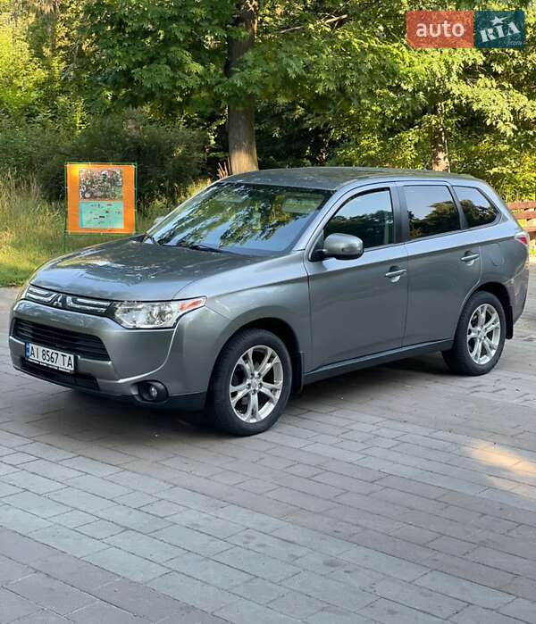 Позашляховик / Кросовер Mitsubishi Outlander 2013 в Попільні