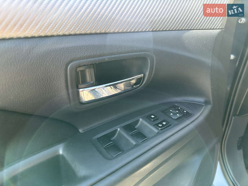 Позашляховик / Кросовер Mitsubishi Outlander 2013 в Попільні